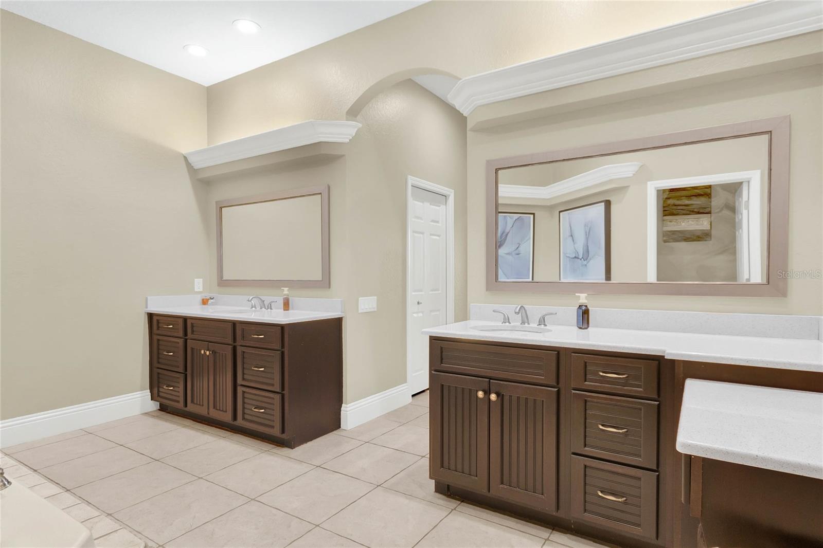 1364 CRESCENT WOODS LOOP