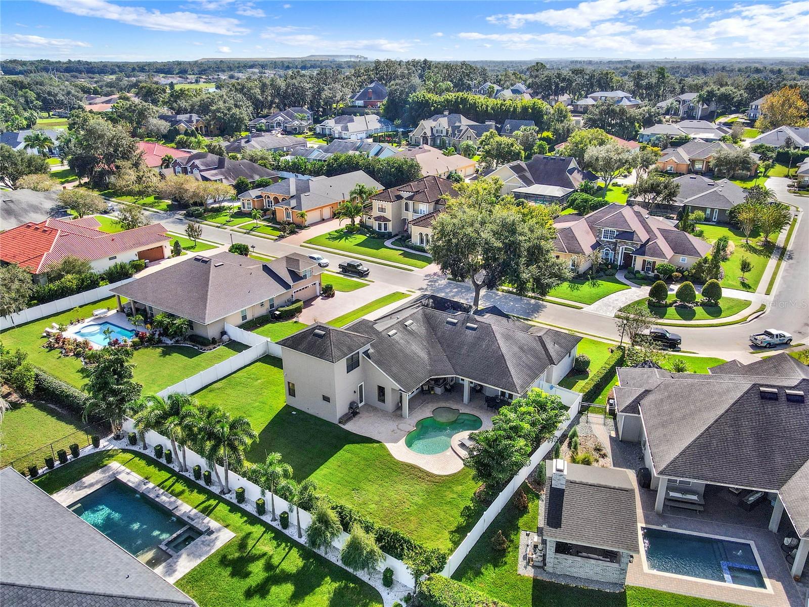 1364 CRESCENT WOODS LOOP