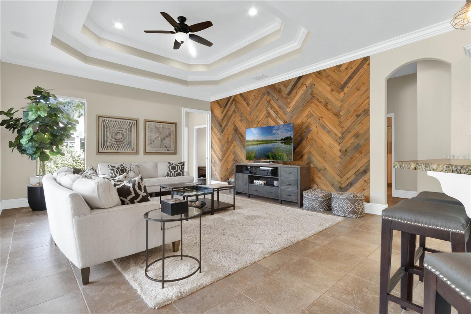 1364 CRESCENT WOODS LOOP