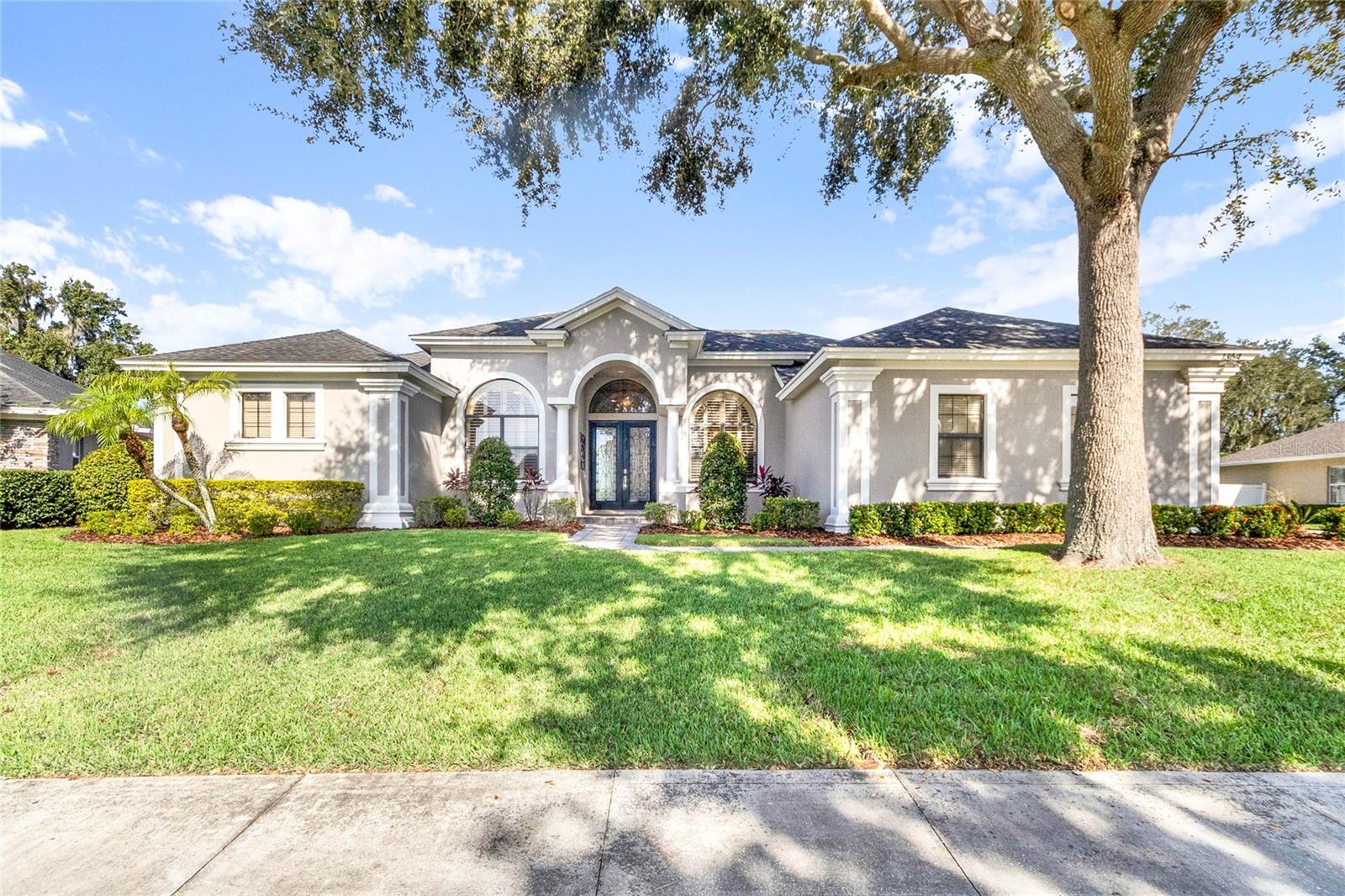 1364 CRESCENT WOODS LOOP