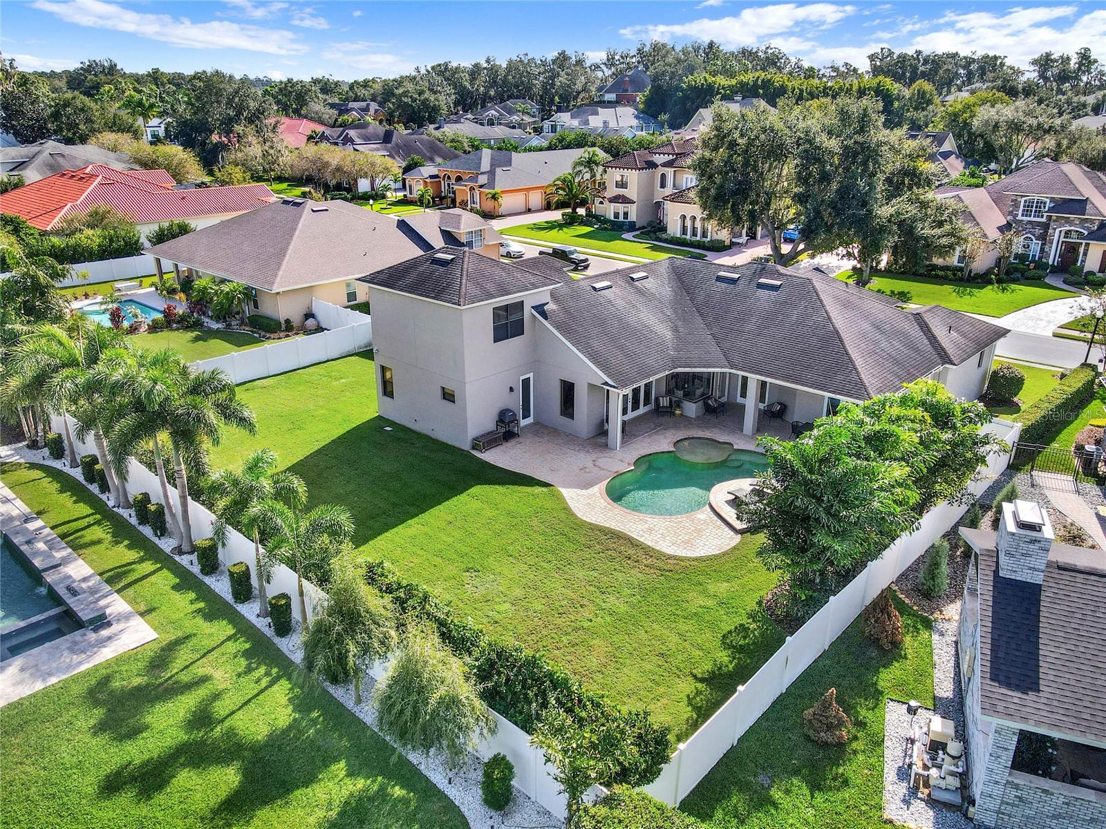 1364 CRESCENT WOODS LOOP