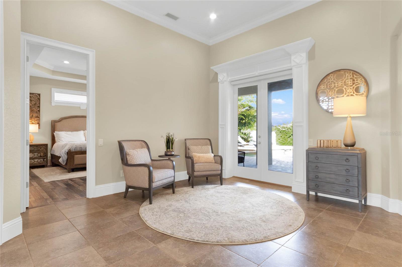 1364 CRESCENT WOODS LOOP