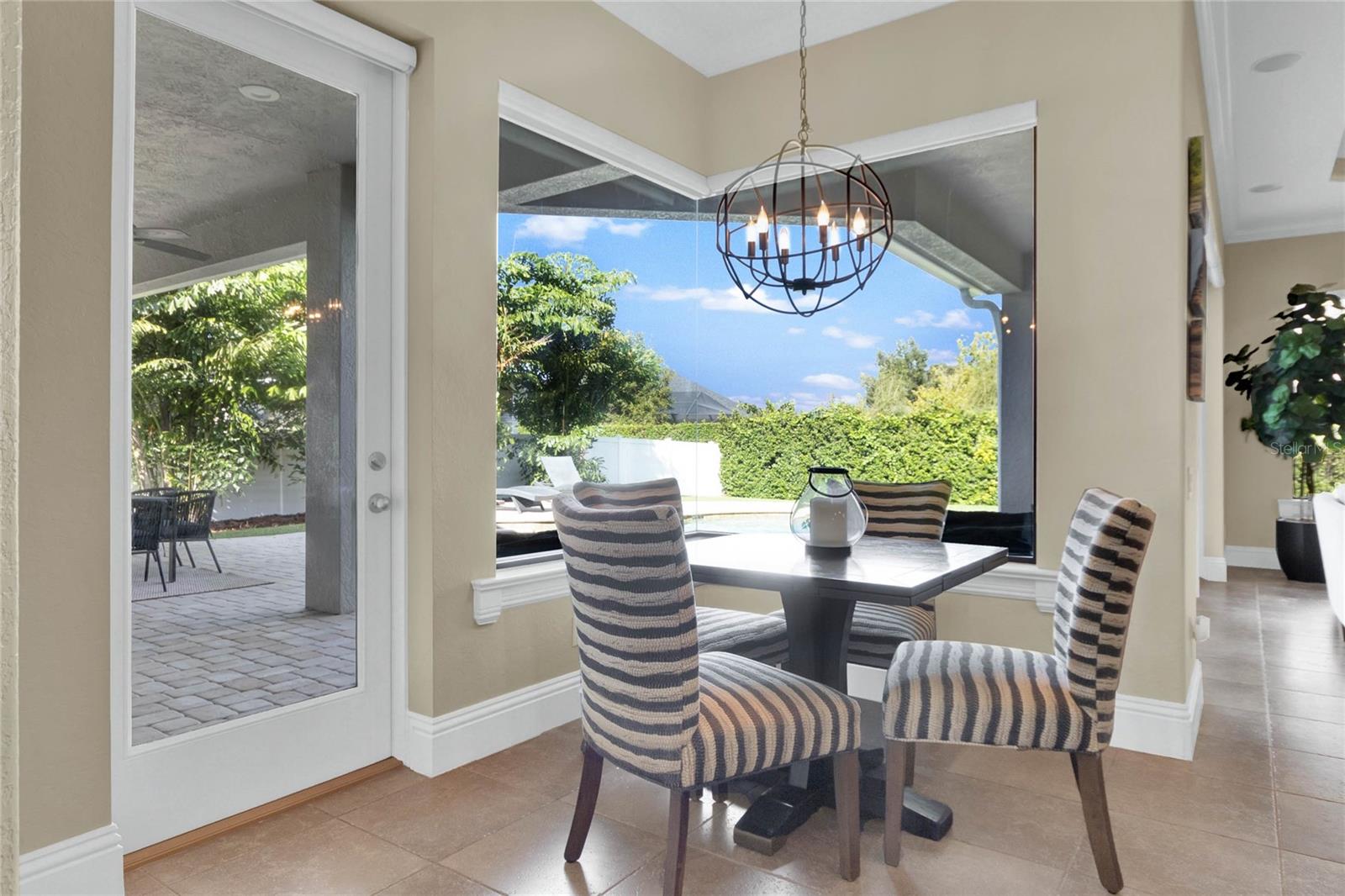 1364 CRESCENT WOODS LOOP