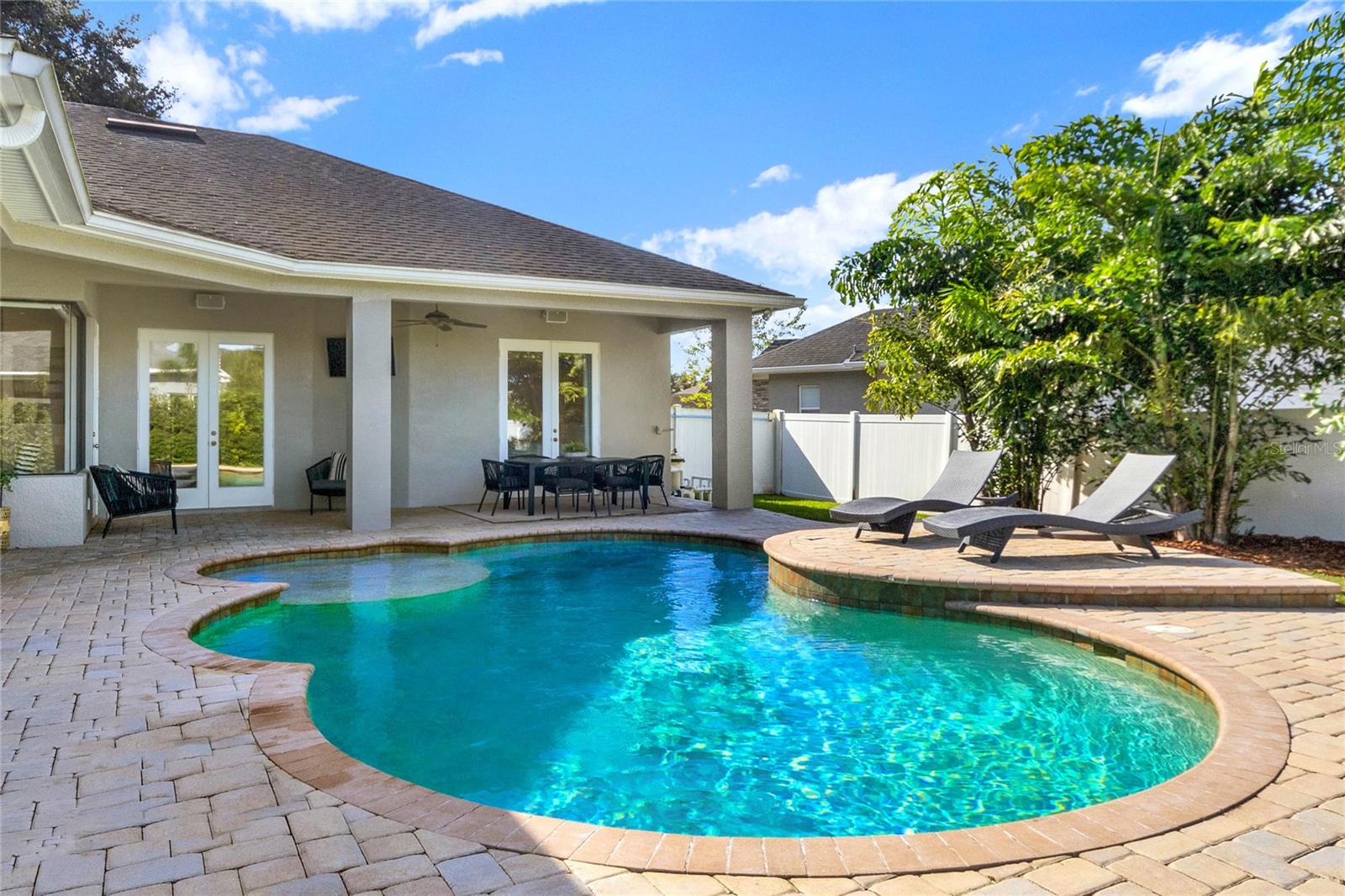 1364 CRESCENT WOODS LOOP