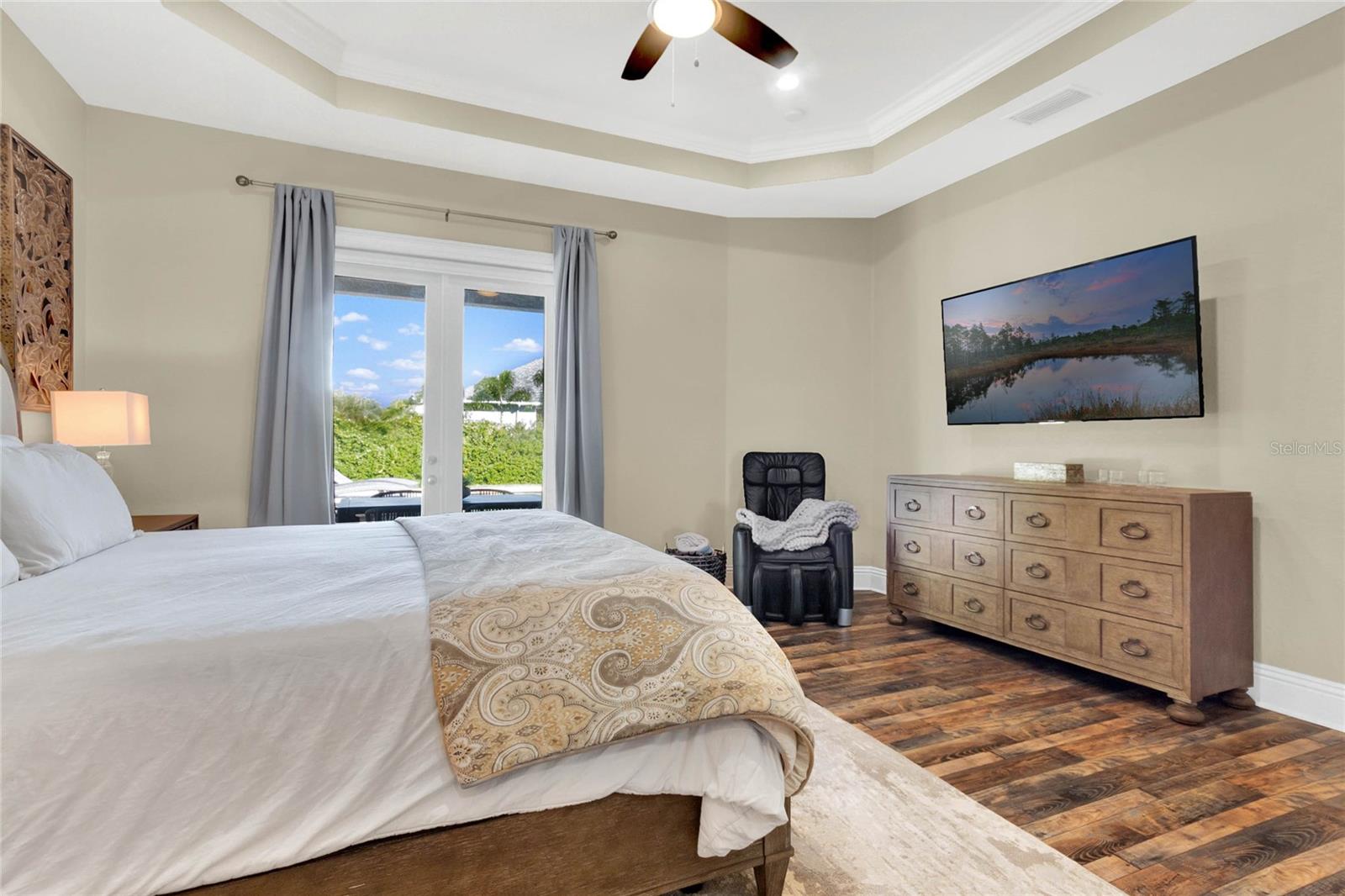 1364 CRESCENT WOODS LOOP