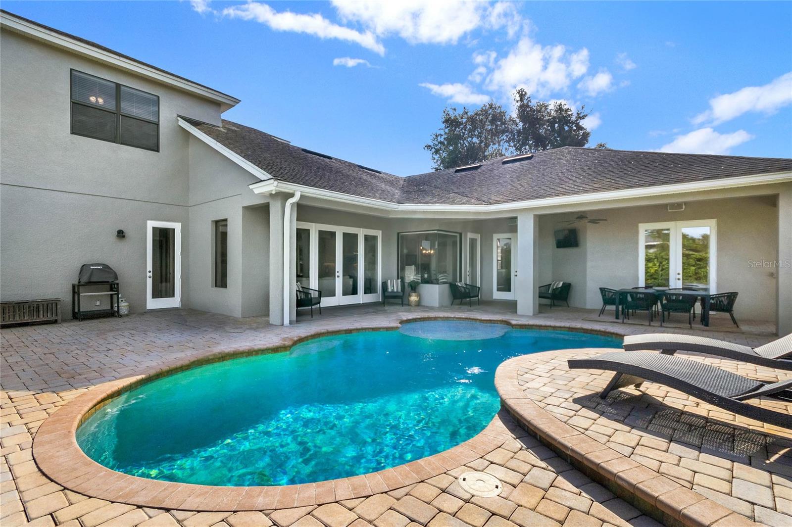 1364 CRESCENT WOODS LOOP