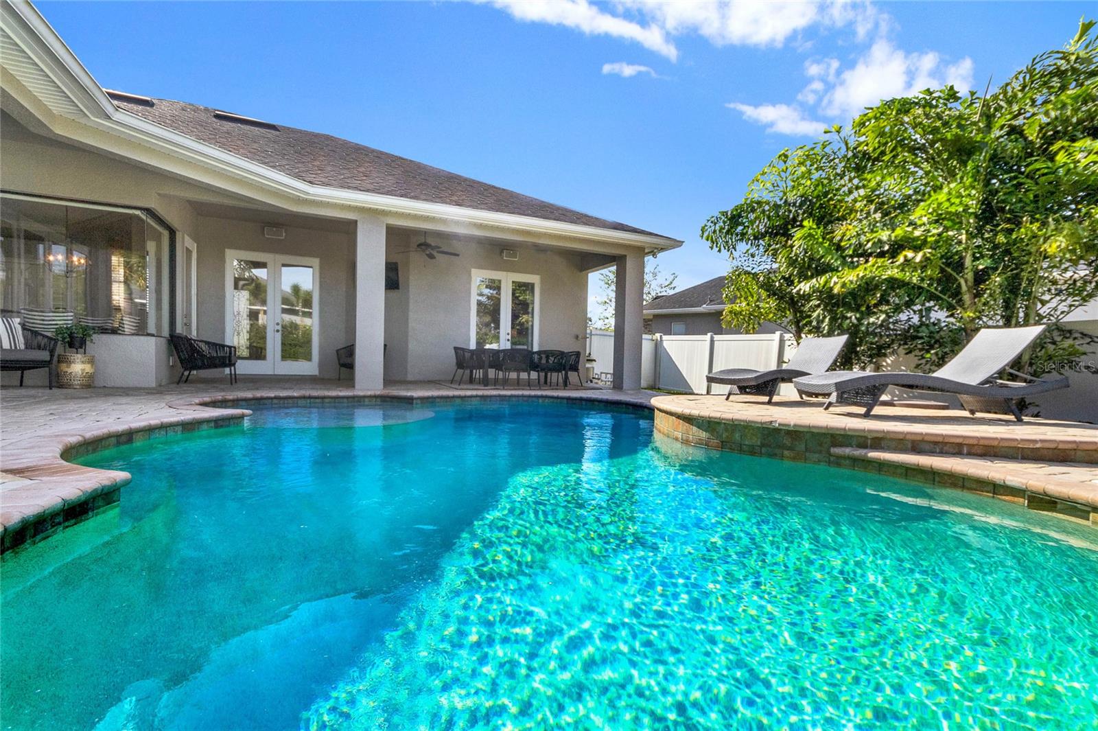 1364 CRESCENT WOODS LOOP