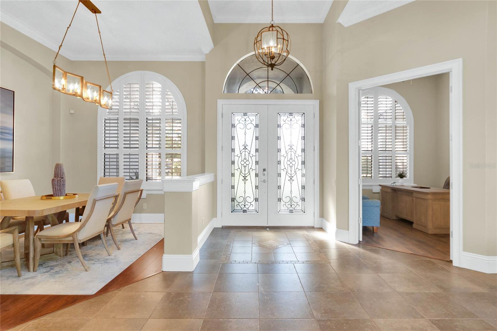 1364 CRESCENT WOODS LOOP