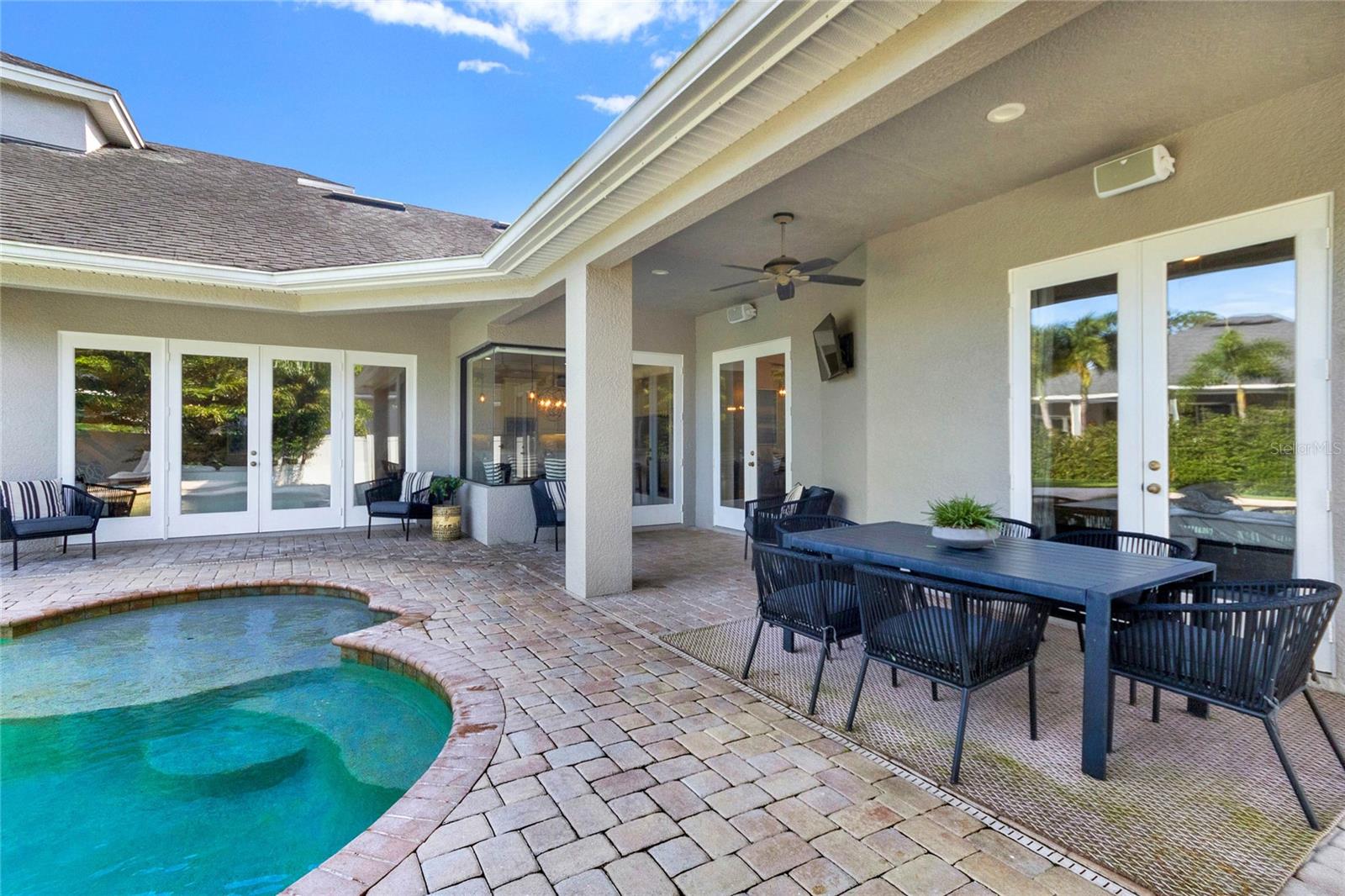 1364 CRESCENT WOODS LOOP