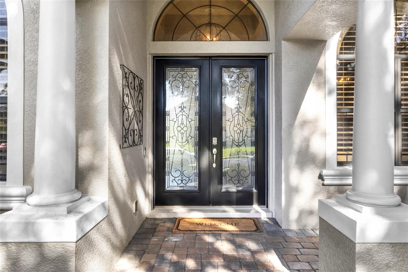 1364 CRESCENT WOODS LOOP