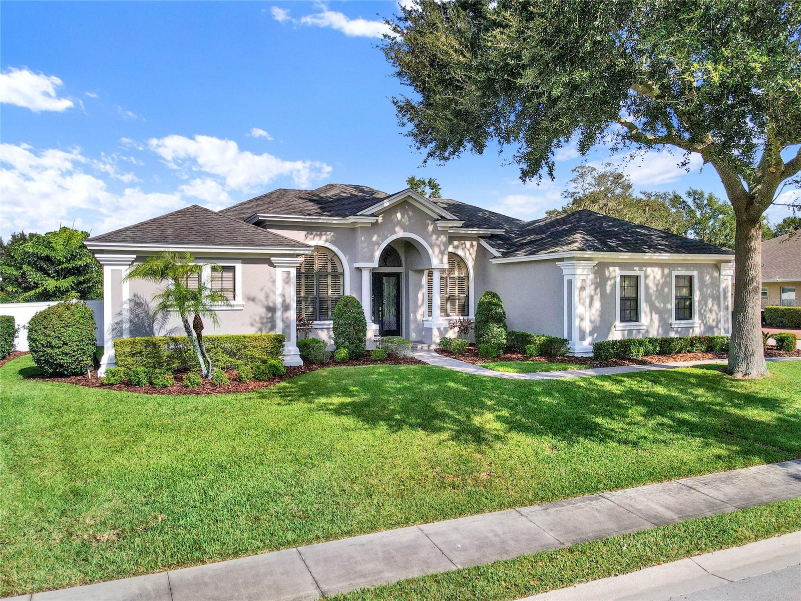 1364 CRESCENT WOODS LOOP