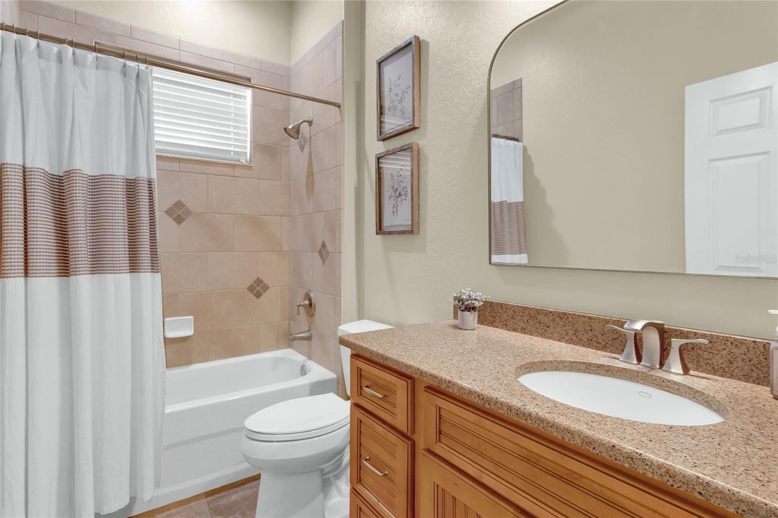 1364 CRESCENT WOODS LOOP