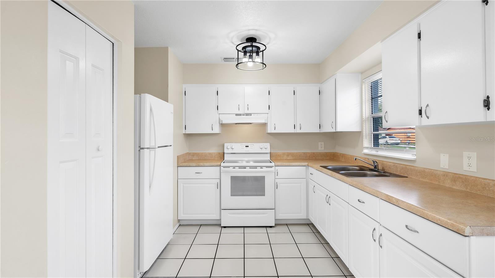 1116 CAREFREE COVE DR