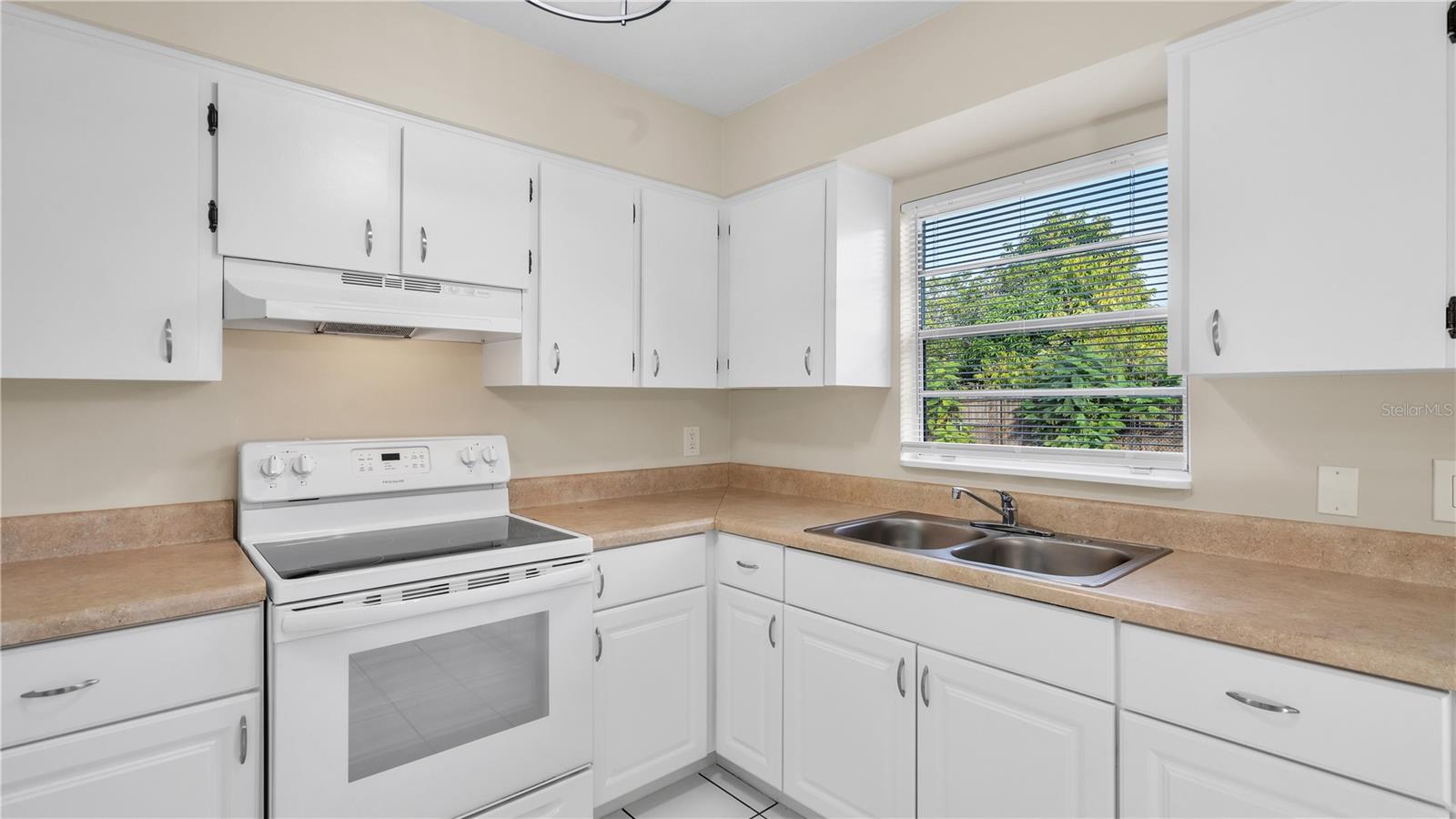 1116 CAREFREE COVE DR