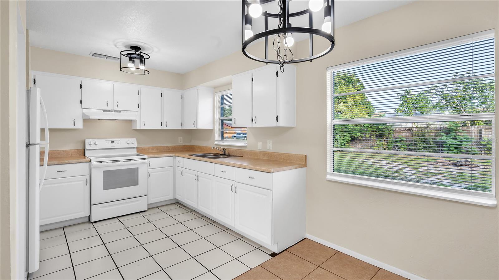 1116 CAREFREE COVE DR