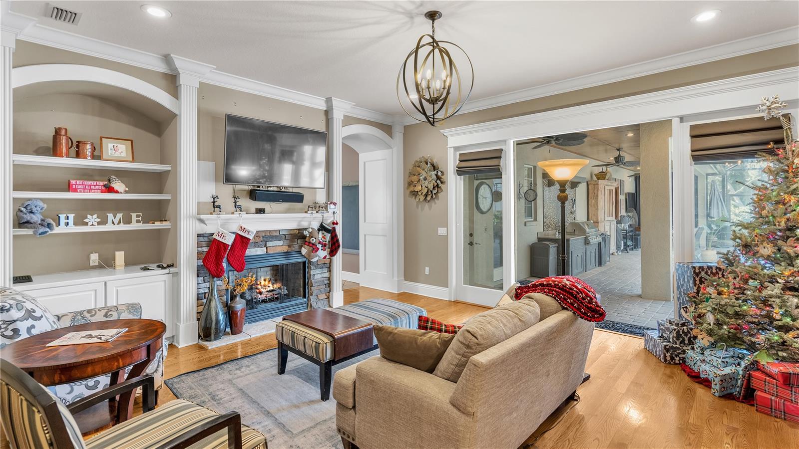 6714 CRESCENT WOODS CIR