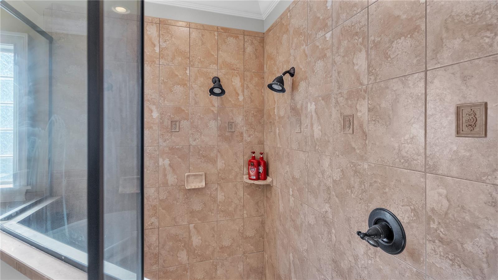 6714 CRESCENT WOODS CIR