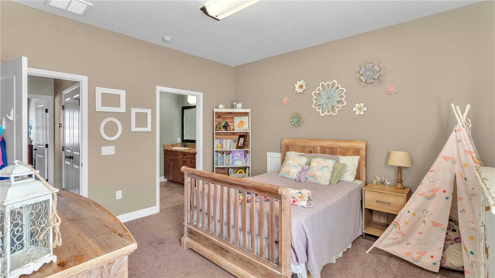 6714 CRESCENT WOODS CIR