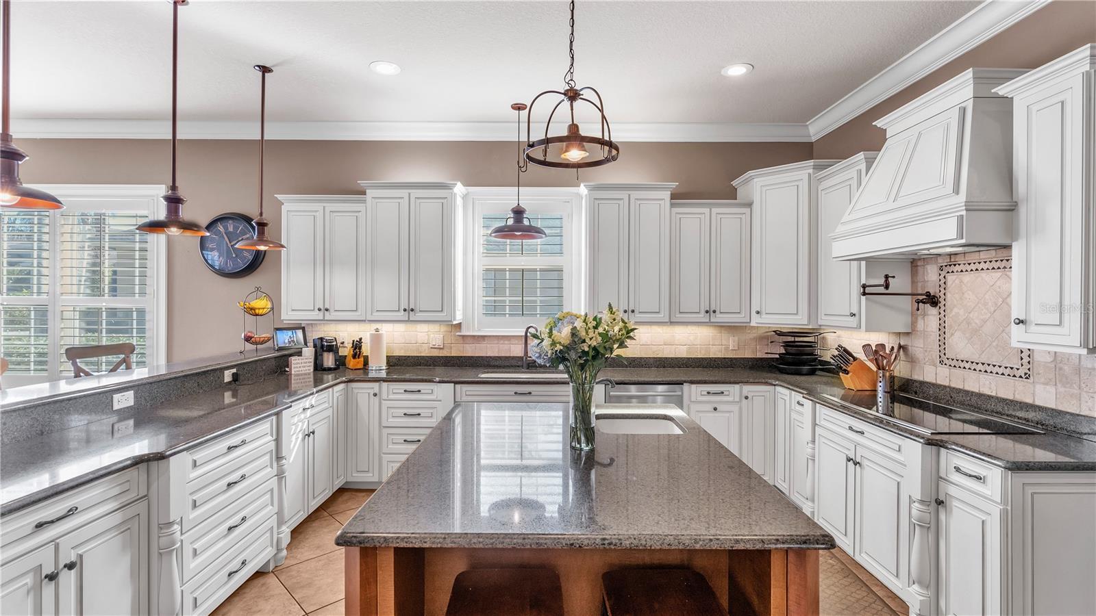 6714 CRESCENT WOODS CIR