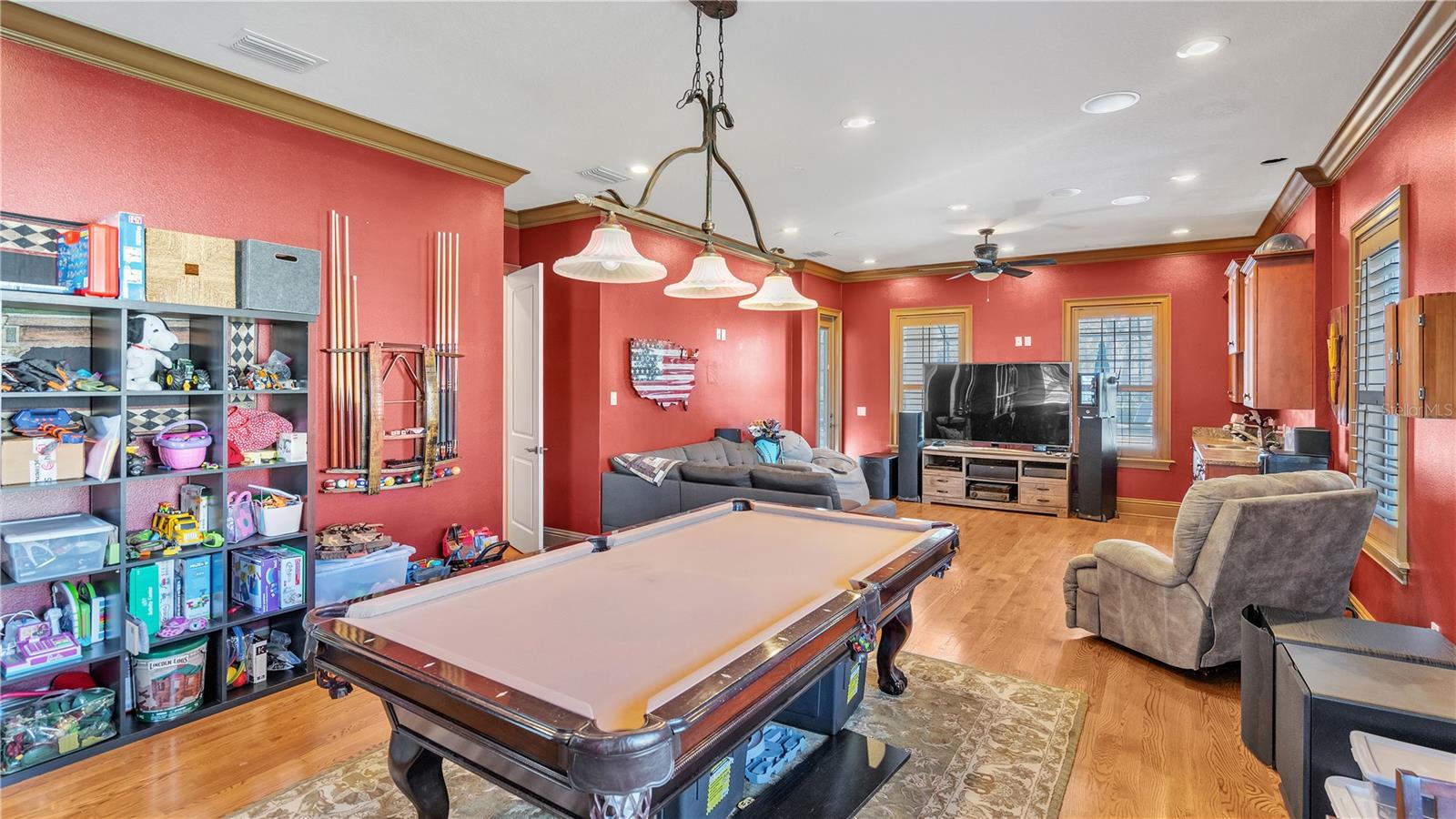 6714 CRESCENT WOODS CIR