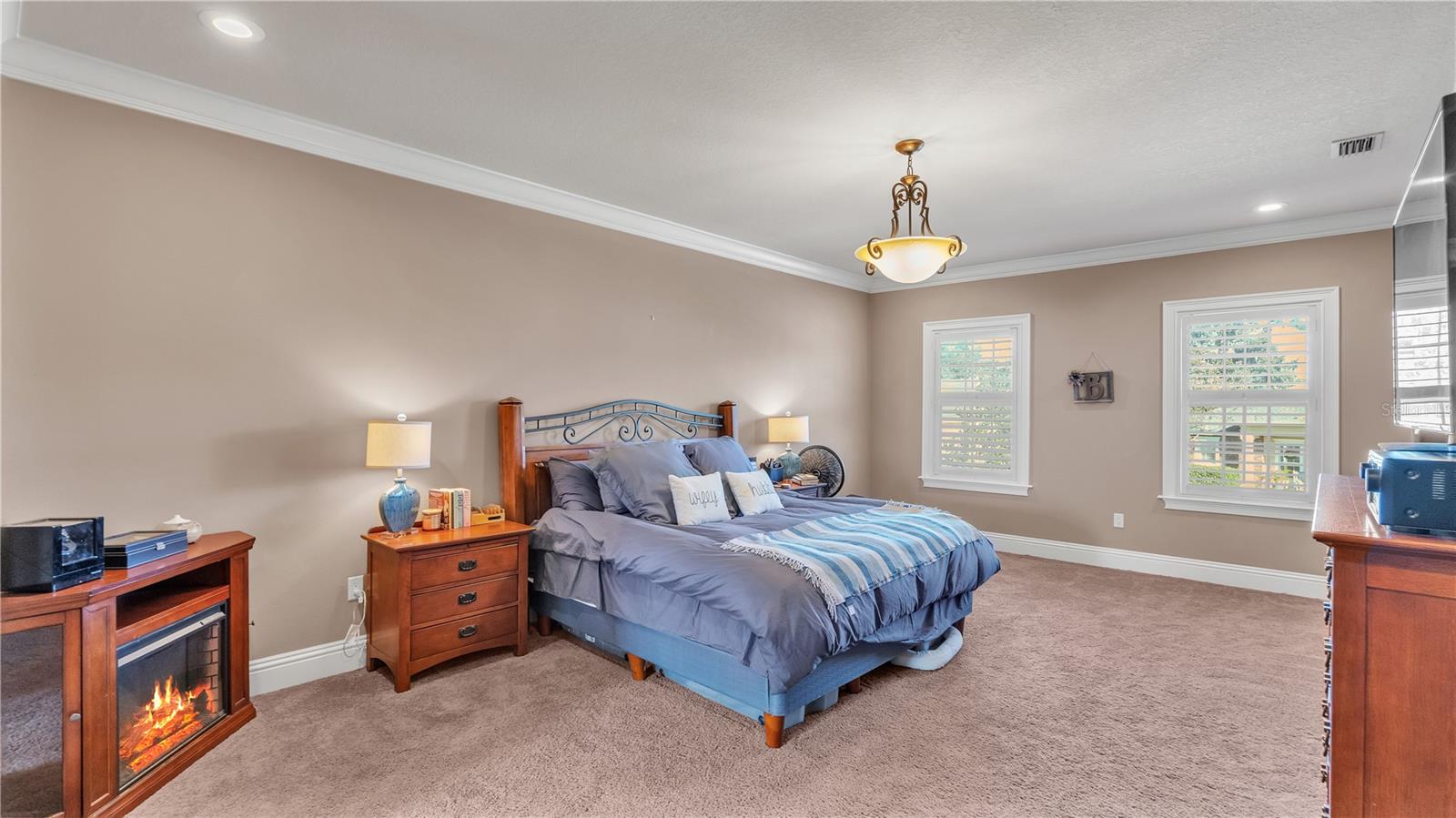 6714 CRESCENT WOODS CIR