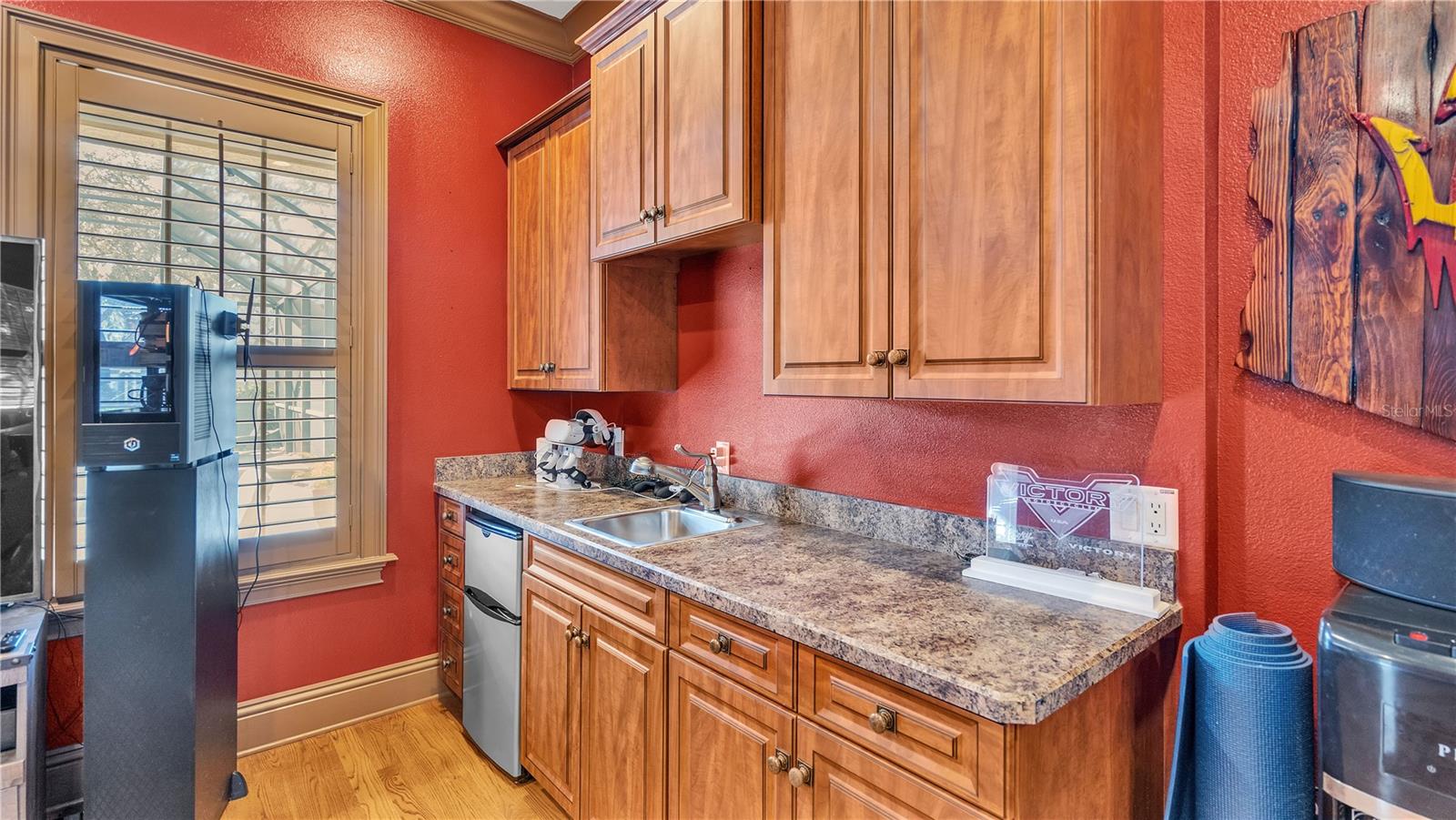 6714 CRESCENT WOODS CIR