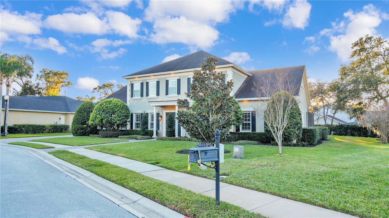 6714 CRESCENT WOODS CIR