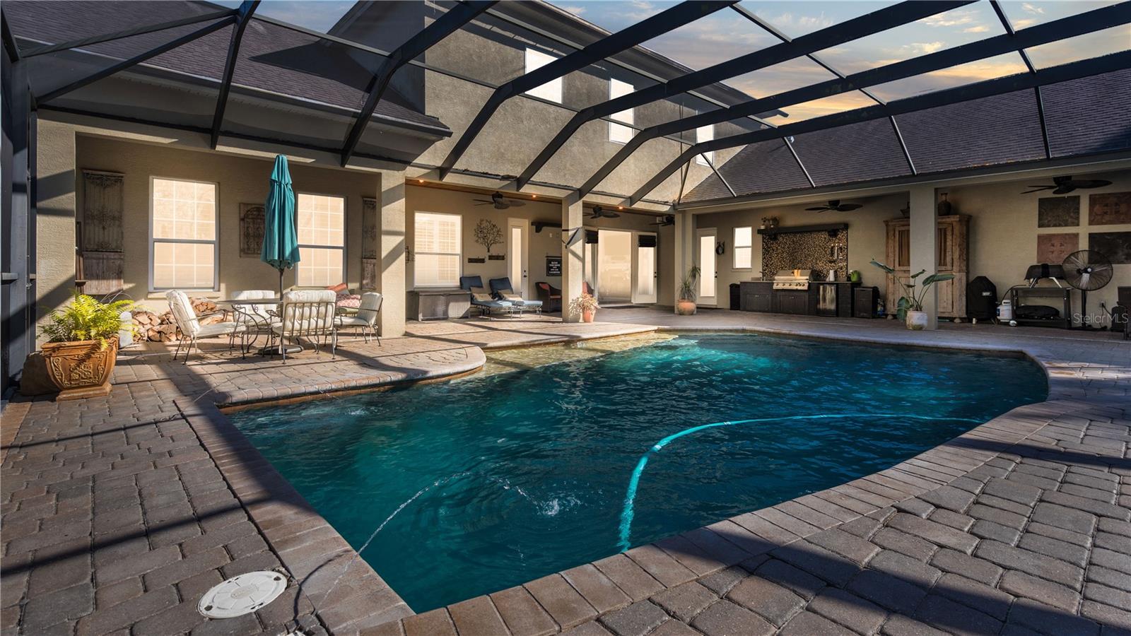 6714 CRESCENT WOODS CIR