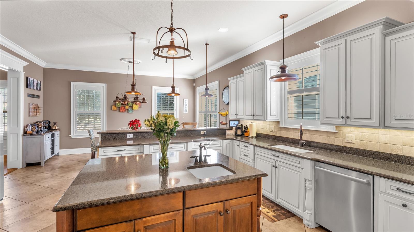 6714 CRESCENT WOODS CIR