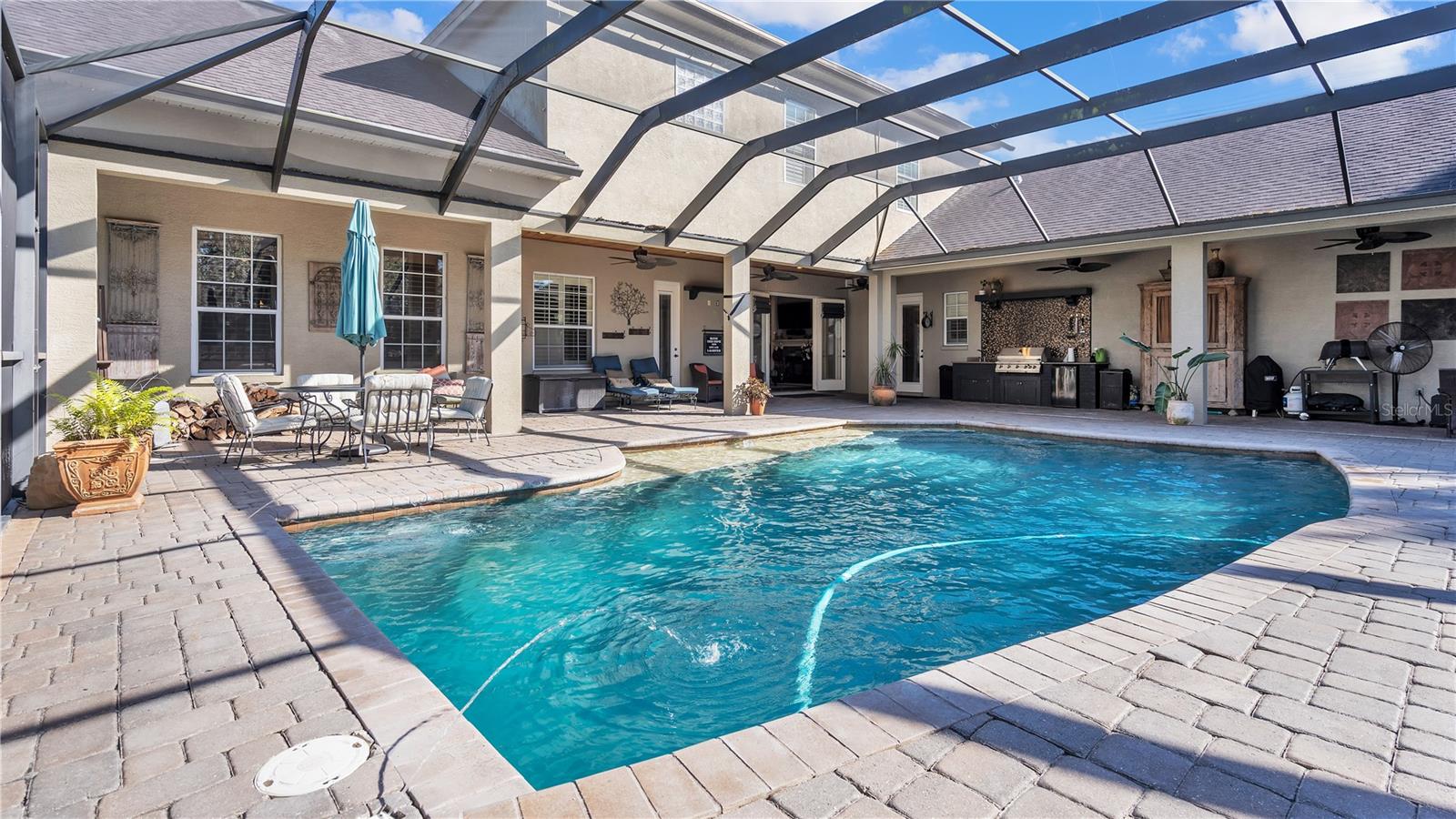 6714 CRESCENT WOODS CIR