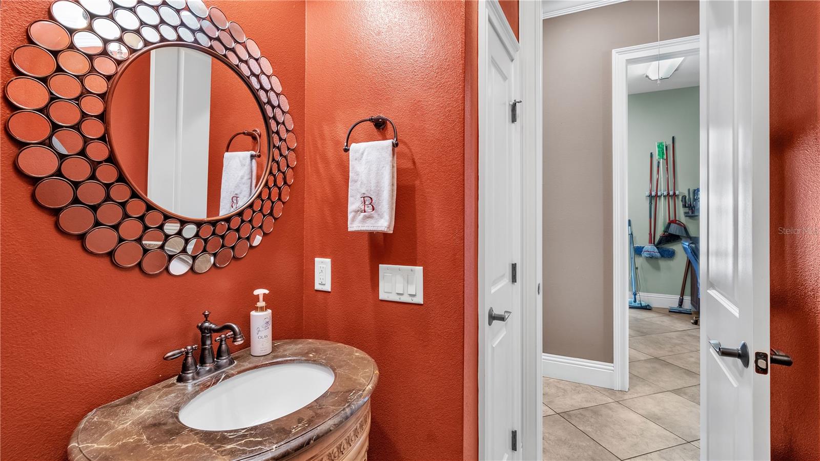 6714 CRESCENT WOODS CIR