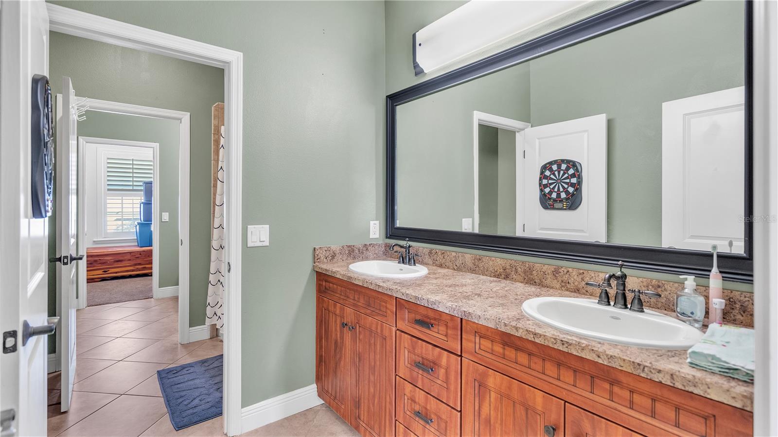 6714 CRESCENT WOODS CIR