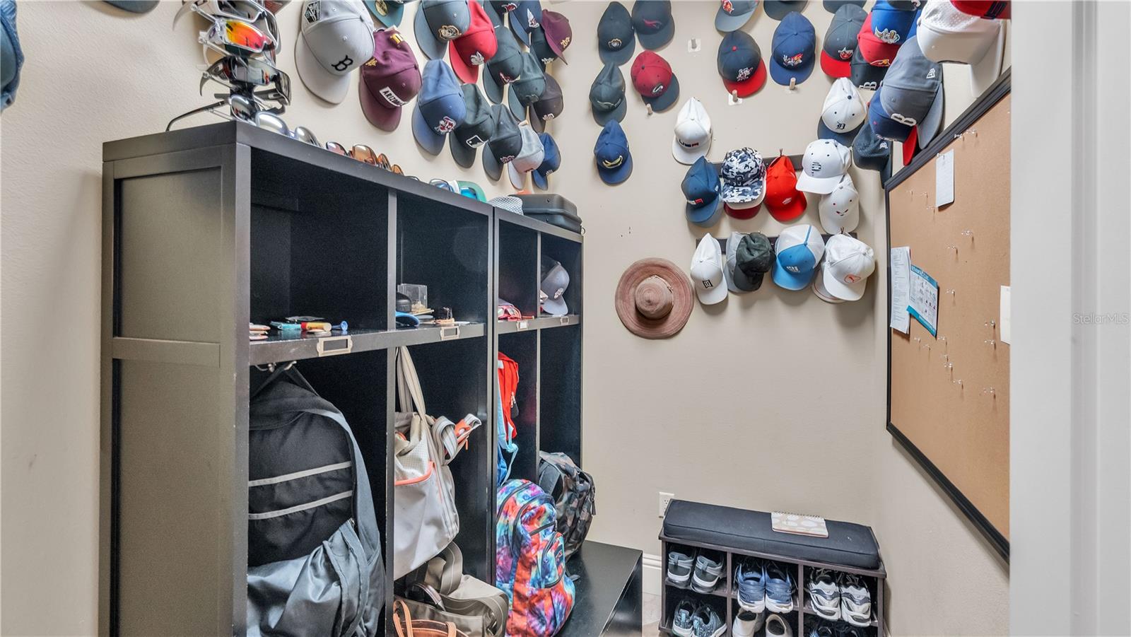 6714 CRESCENT WOODS CIR