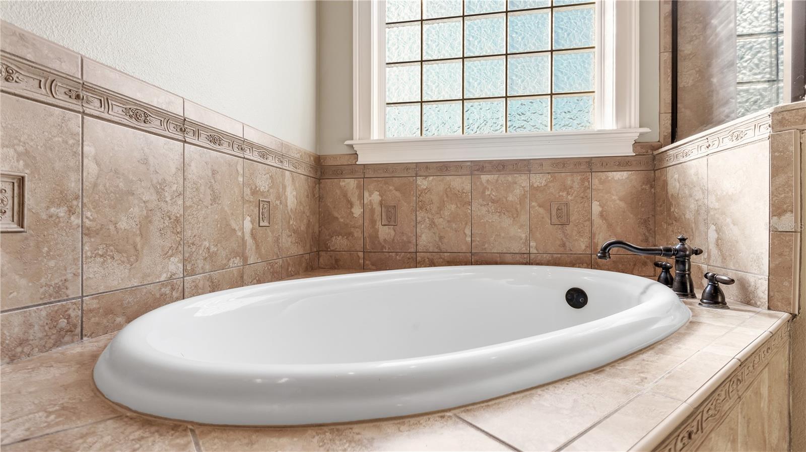 6714 CRESCENT WOODS CIR