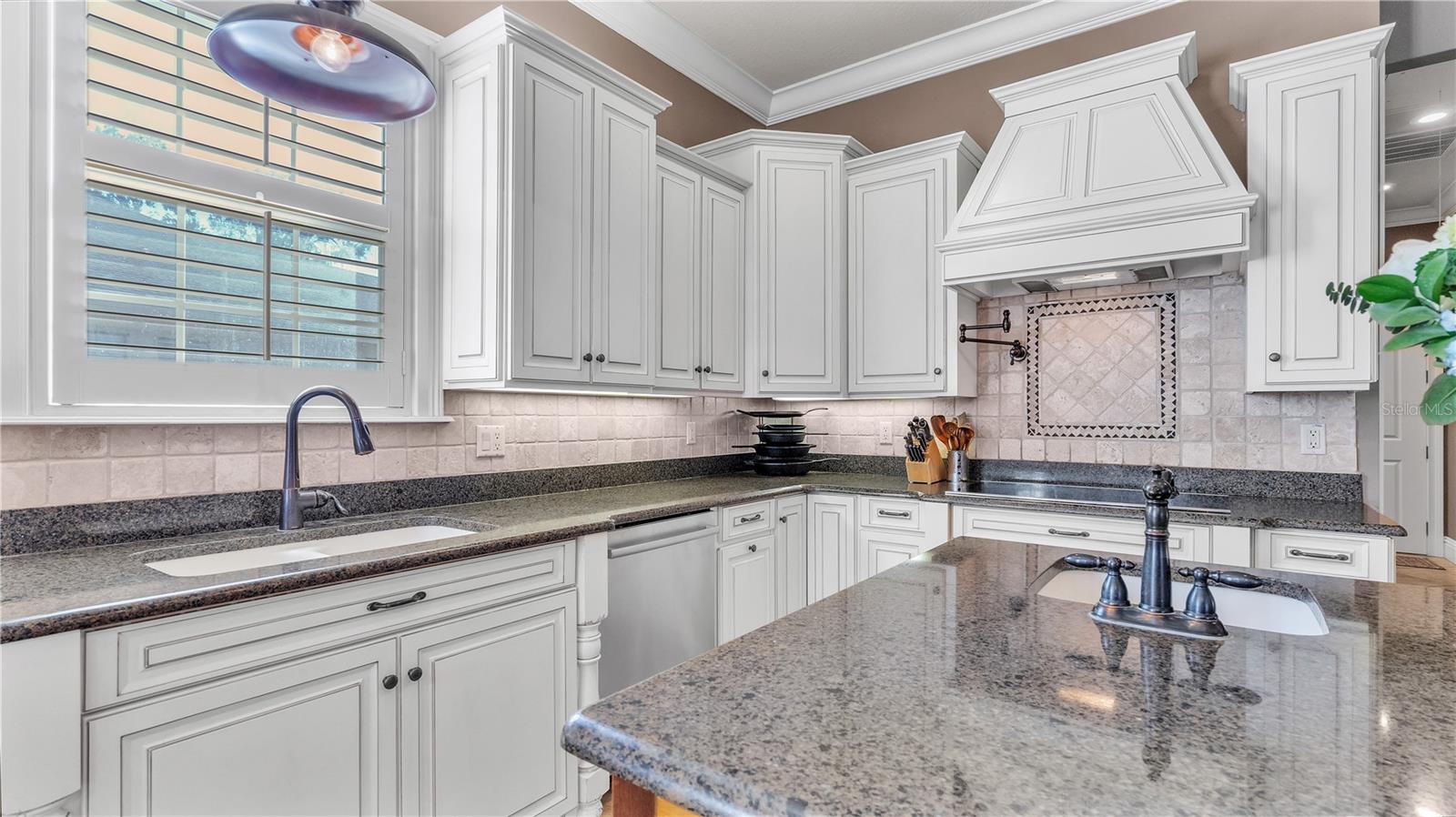 6714 CRESCENT WOODS CIR