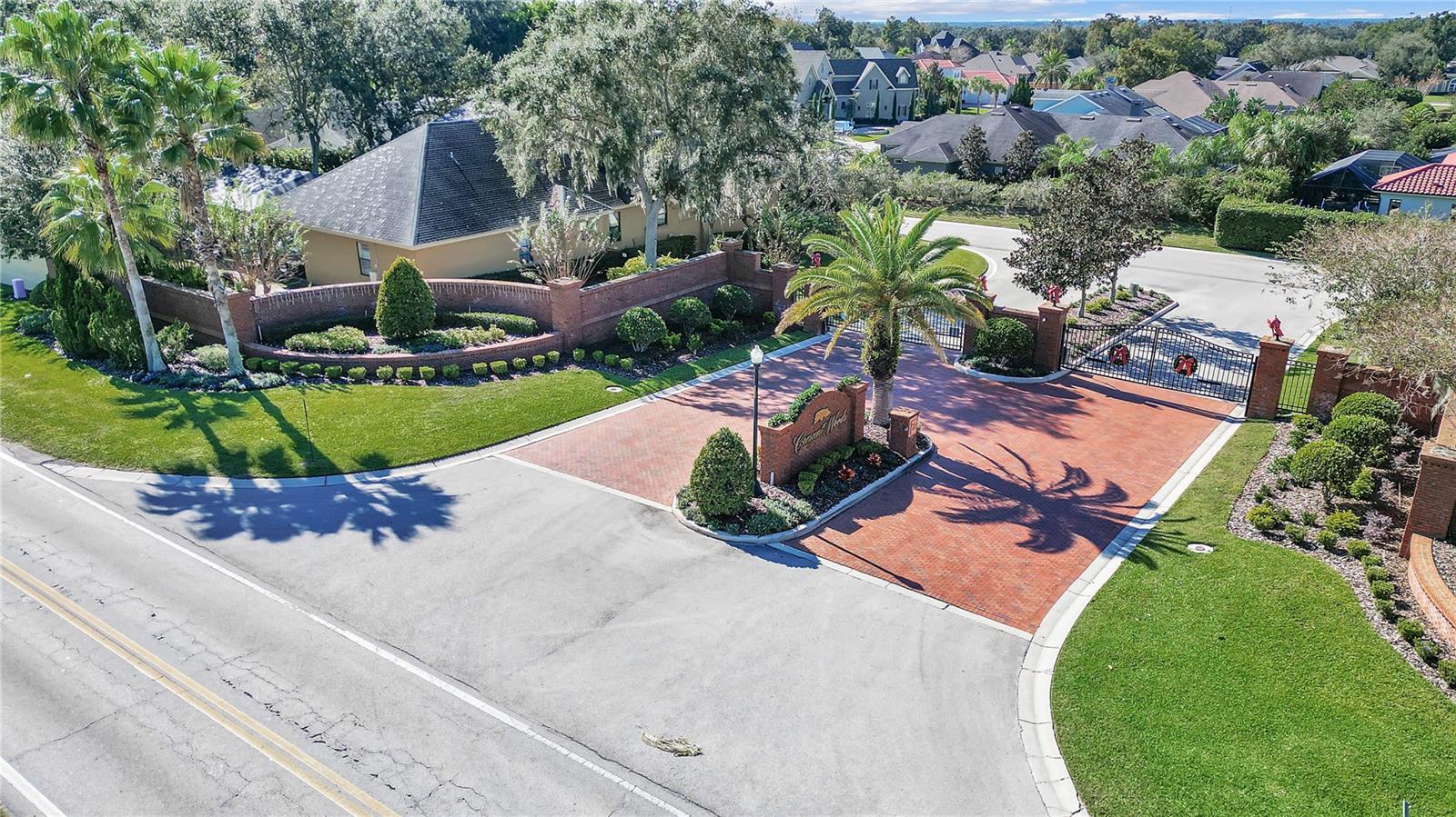 6714 CRESCENT WOODS CIR