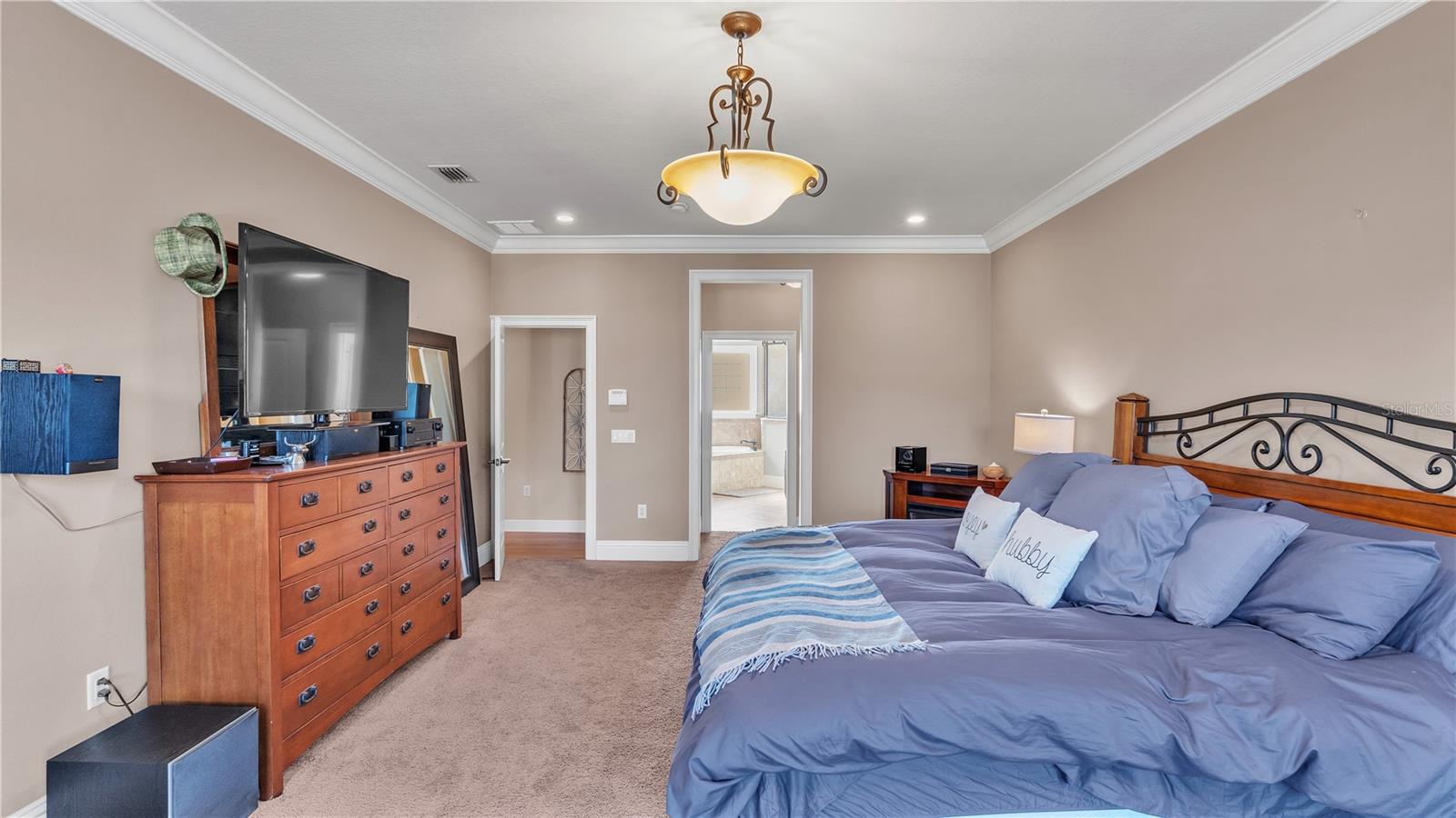 6714 CRESCENT WOODS CIR