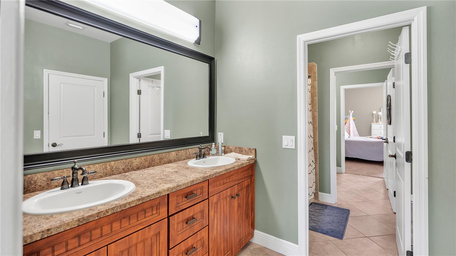 6714 CRESCENT WOODS CIR