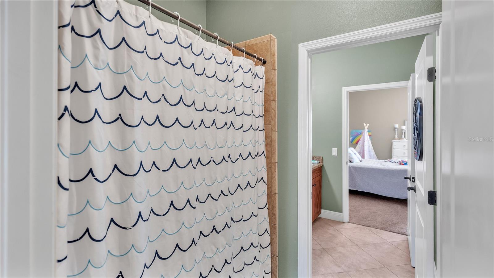 6714 CRESCENT WOODS CIR