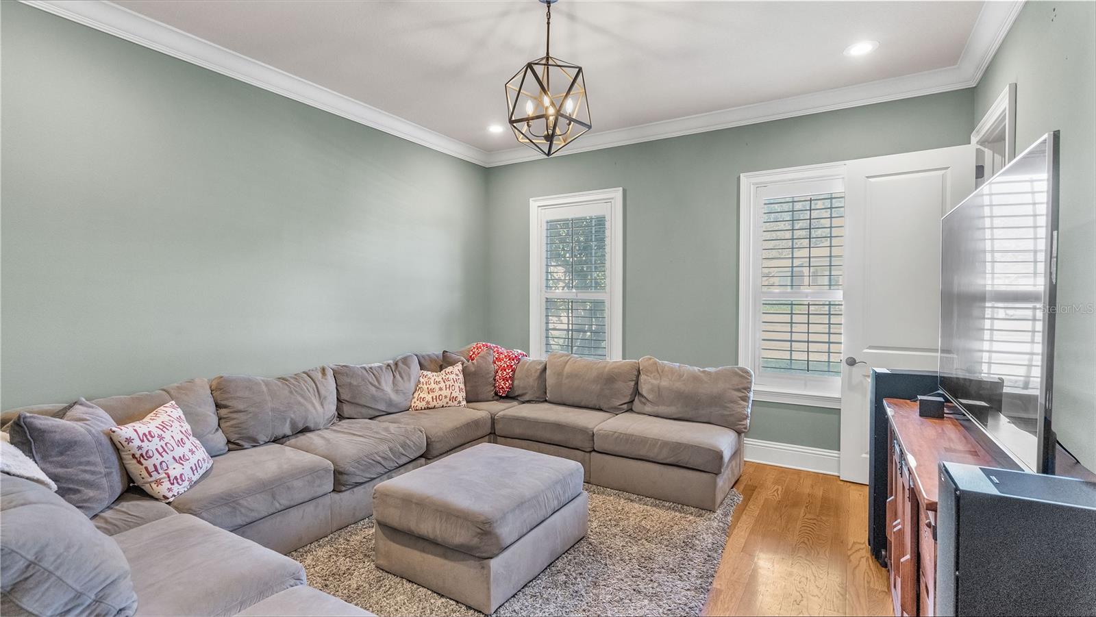 6714 CRESCENT WOODS CIR