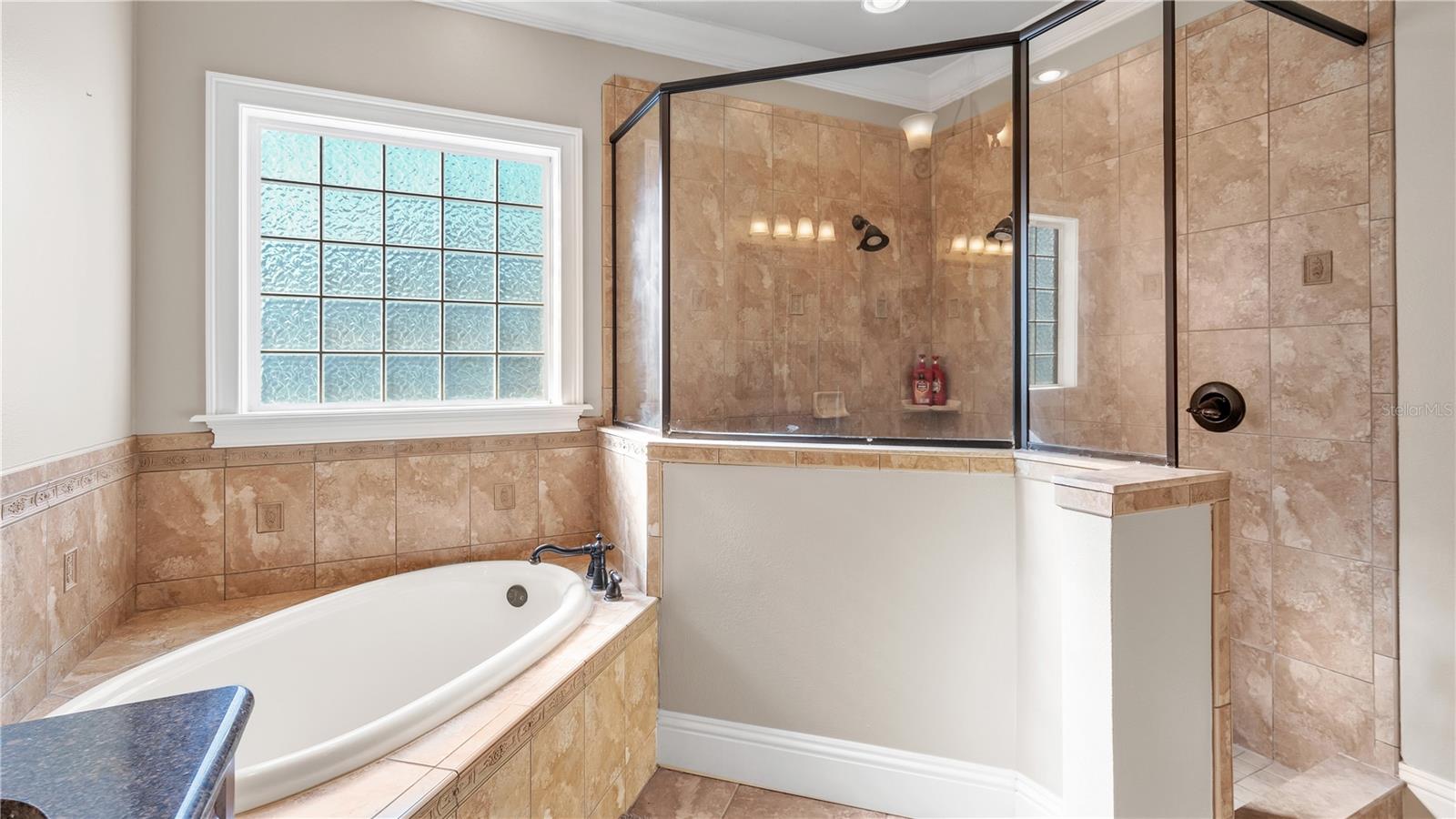 6714 CRESCENT WOODS CIR