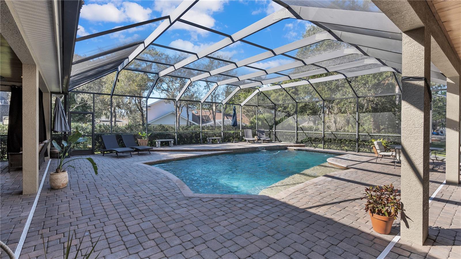 6714 CRESCENT WOODS CIR