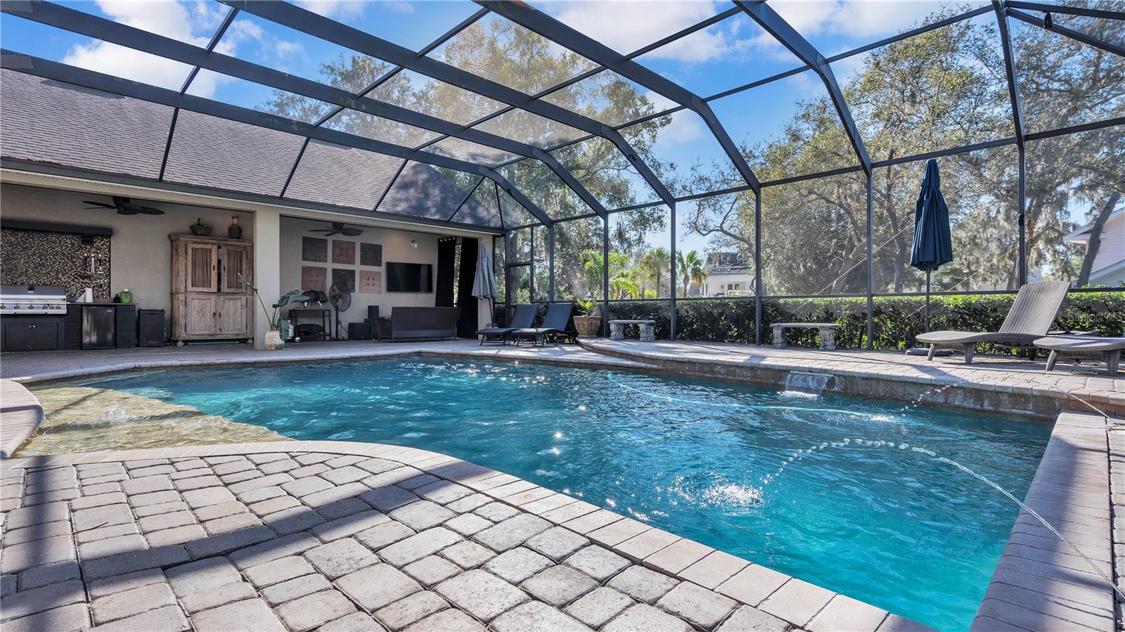 6714 CRESCENT WOODS CIR