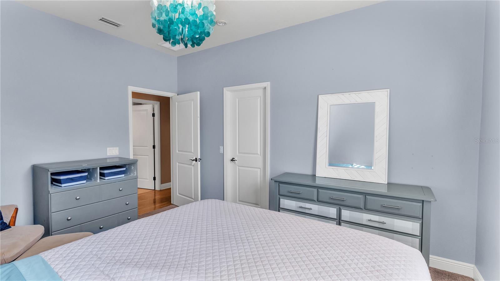 6714 CRESCENT WOODS CIR