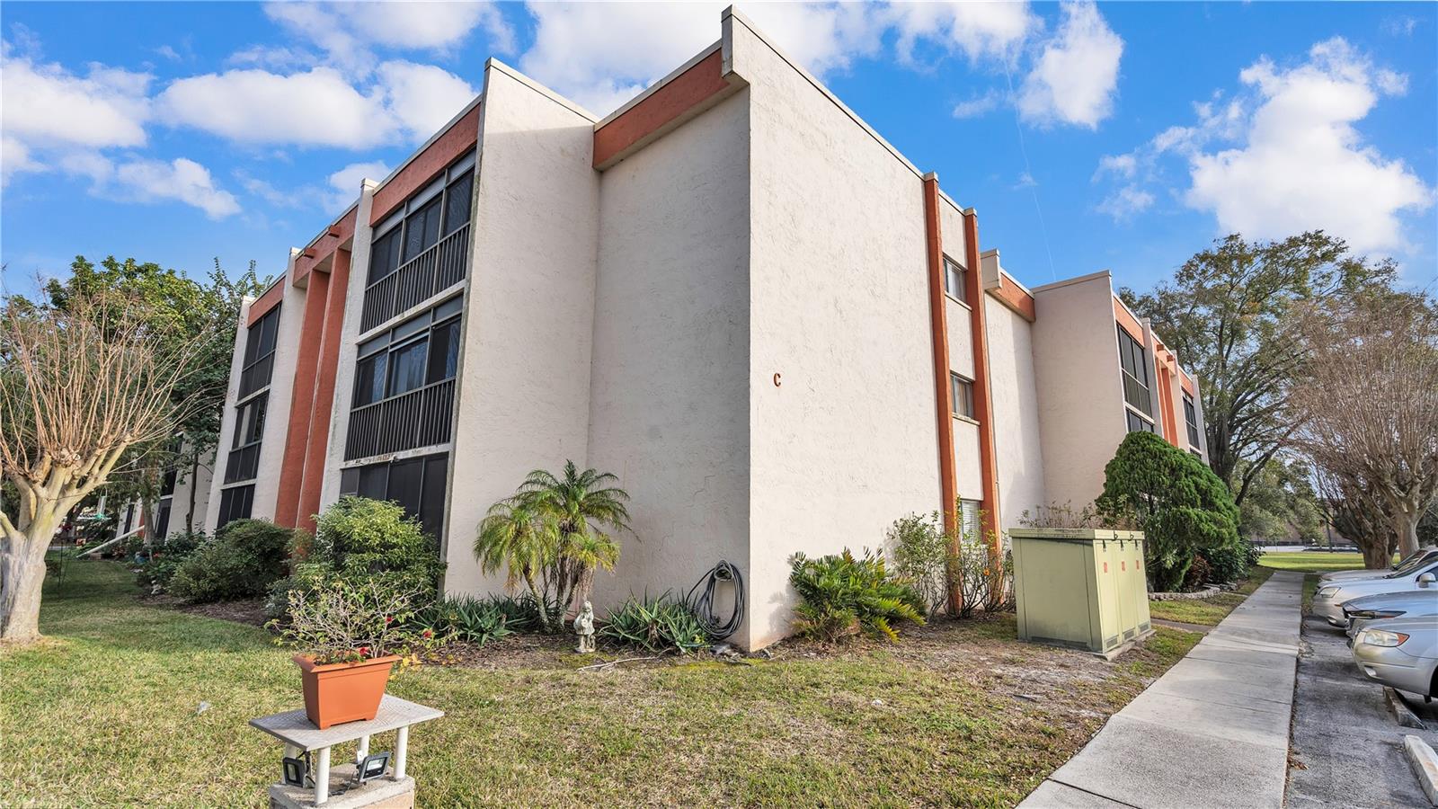 1130 N LAKE PARKER AVE #C323