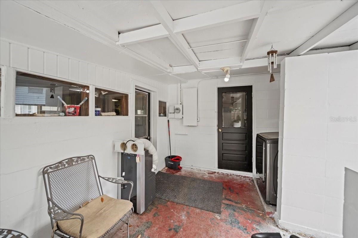 1627 SMITHFIELD CIR W