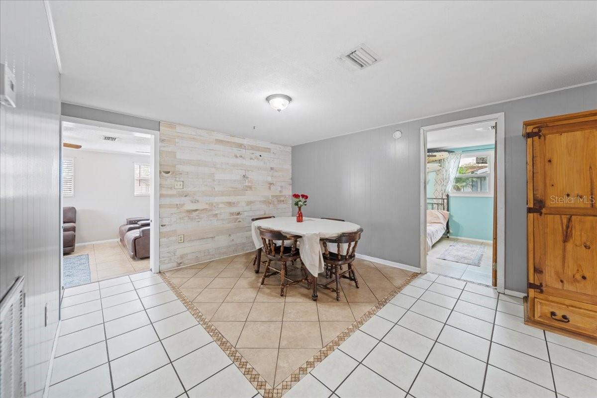 1627 SMITHFIELD CIR W