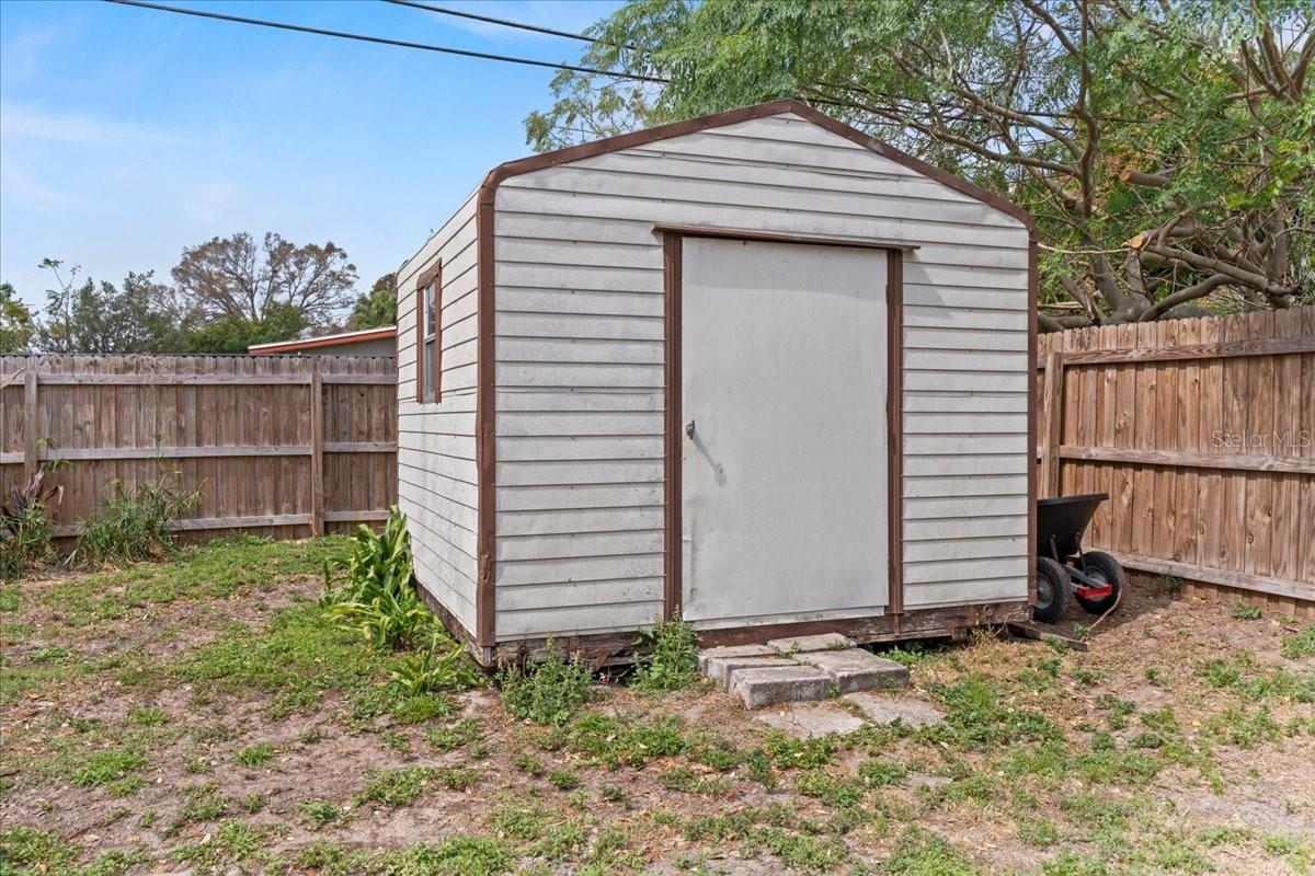 1627 SMITHFIELD CIR W