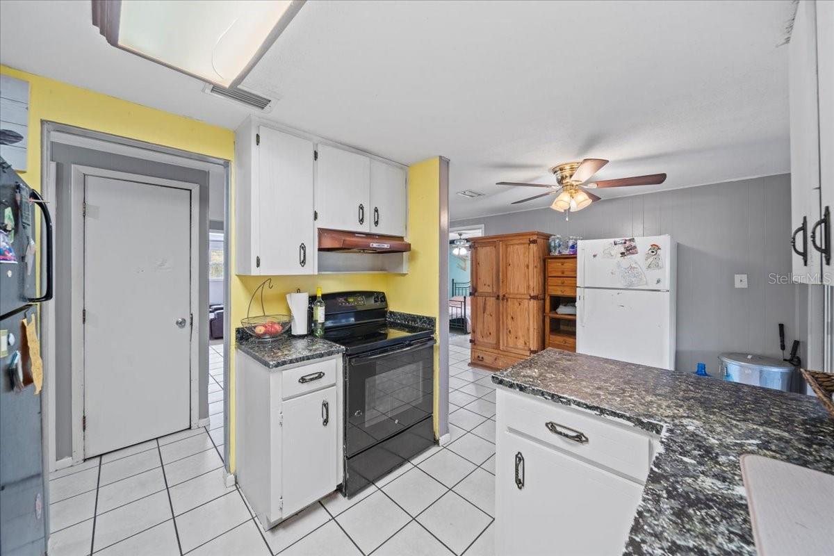 1627 SMITHFIELD CIR W