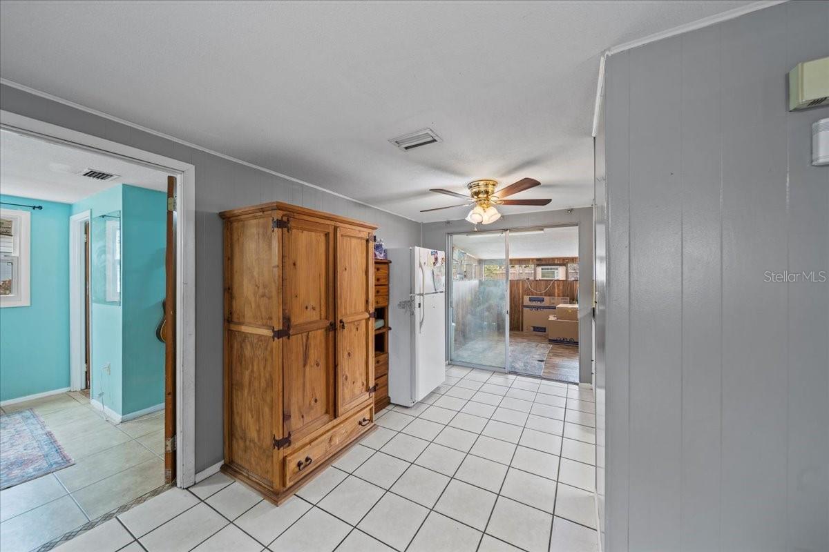 1627 SMITHFIELD CIR W